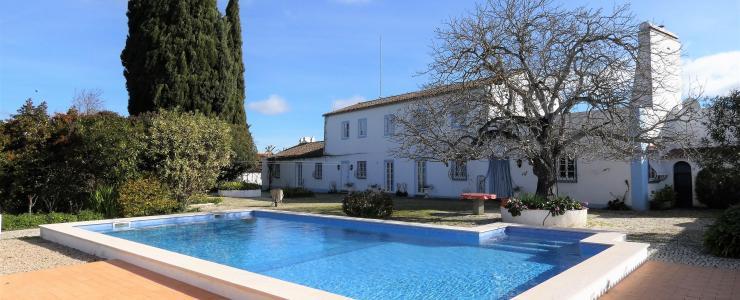 Farm with 4.7 hectares and 400 sqm house, swimming-pool and several orchards, in the Village of  Portel, next to Évora
